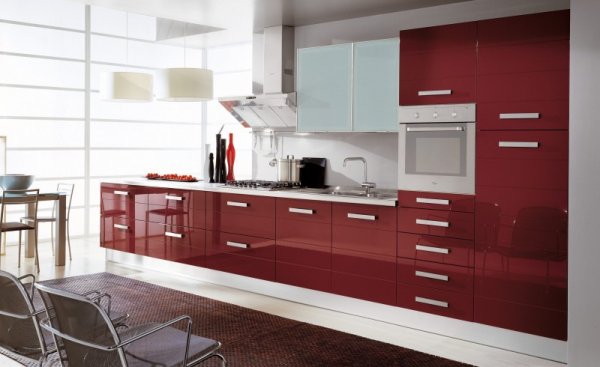 Cuisine et son Modele REFLET bordeau brillant moderne